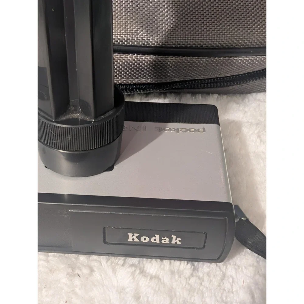 VTG Kodak Pocket Instamatic 20 Camera w/ Sylvania Magicube Flash & Case UNTESTED
